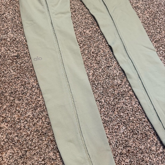 ALO Yoga Olive Green Leggings - Picture 3 of 3